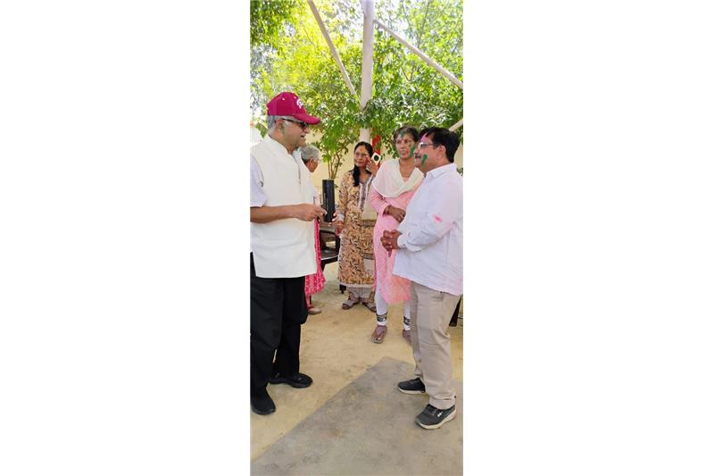 Holi celebrities at Cheshire Home