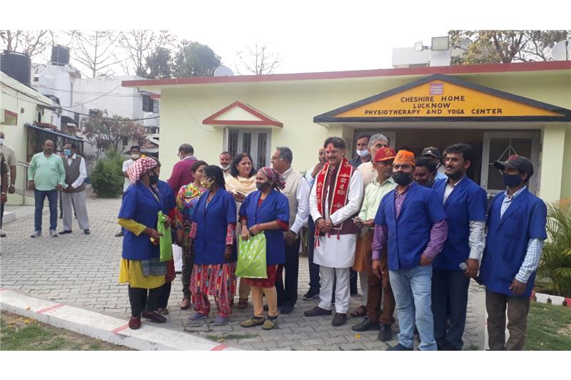 Dr Rajeshwar Singh Vidhayak Srojininagar area lucknow visited home and distributed new clothes residents & staffs