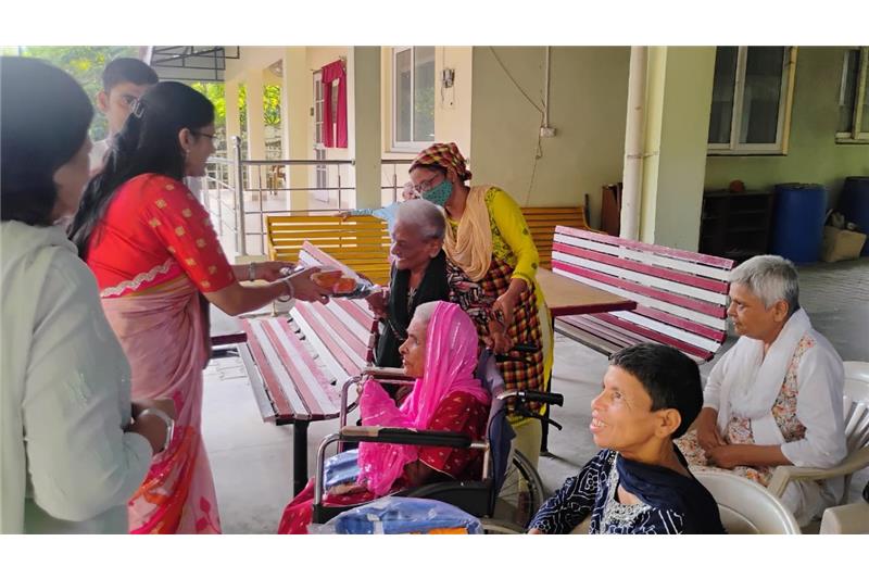 Mrs Nisha Singh, Dy Director of SKD Group Lucknow alongwith her daughter Ms Aditi Singh visited 