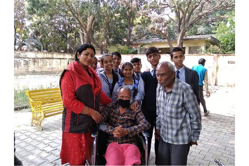 CMS School Rajendra Nagar III campus, Lucknow came to Cheshire home and celebrated Holi 7 March 2020