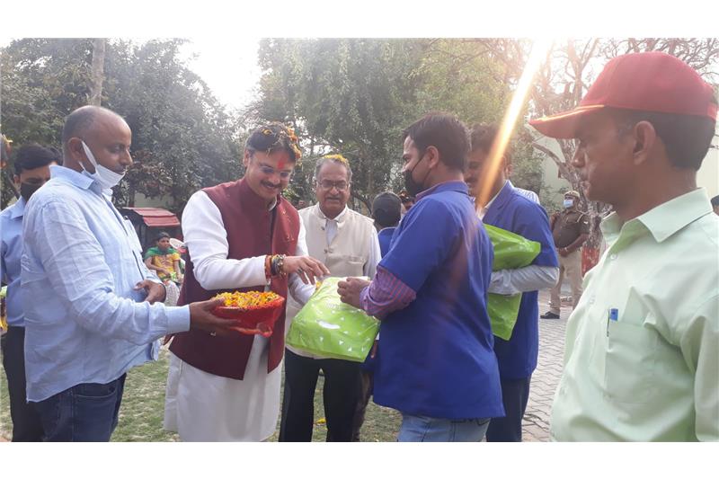 Dr Rajeshwar Singh Vidhayak Srojininagar area lucknow visited home and distributed new clothes residents & staffs