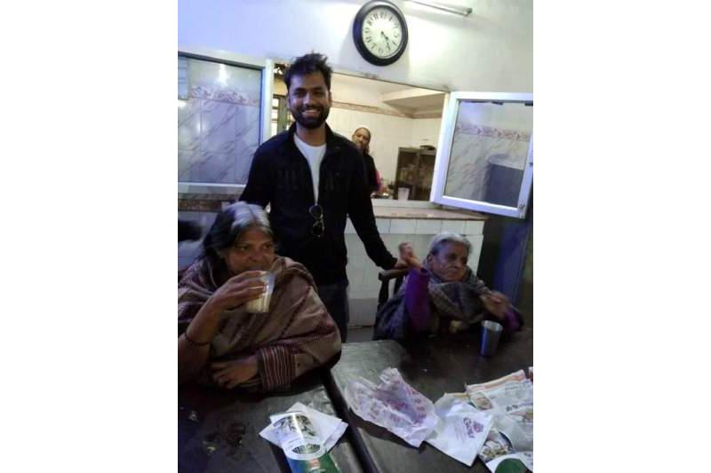 Ms Pragya Singh and others accompanying her came to the Cheshire home and distributed veg rolls and Coffee