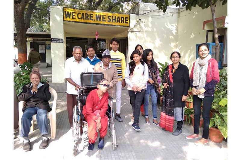 Today Ms Poonam Singh, Ms Mamta Singh Mob and 11 Students from LPS school Vrindavan yojna Lucknow came the Cheshire Home .