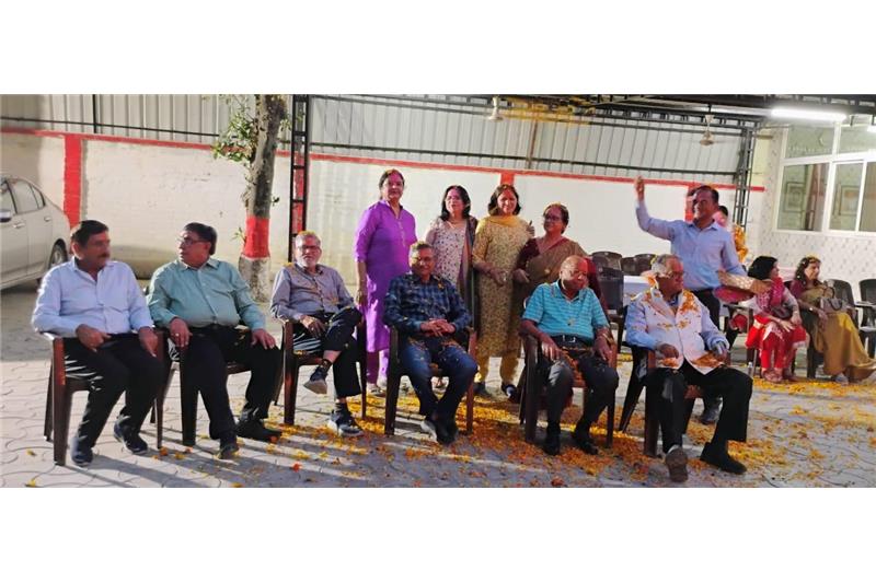 Holi celebrities at Cheshire Home