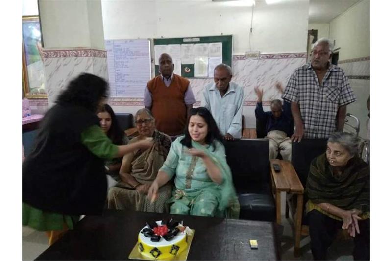 Ms Ritu Agarwal celebrated her Birthday and Deepawali with the Cheshire Home residents.