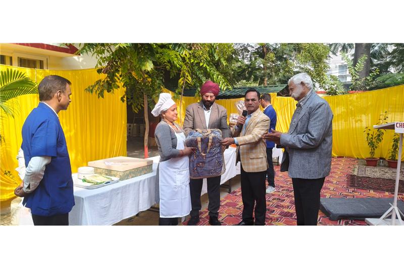 Lunch was sponsored by Maj Gen Sajiv Jetley, VSM (Retd).   The Chairman presented a memento to General Officer