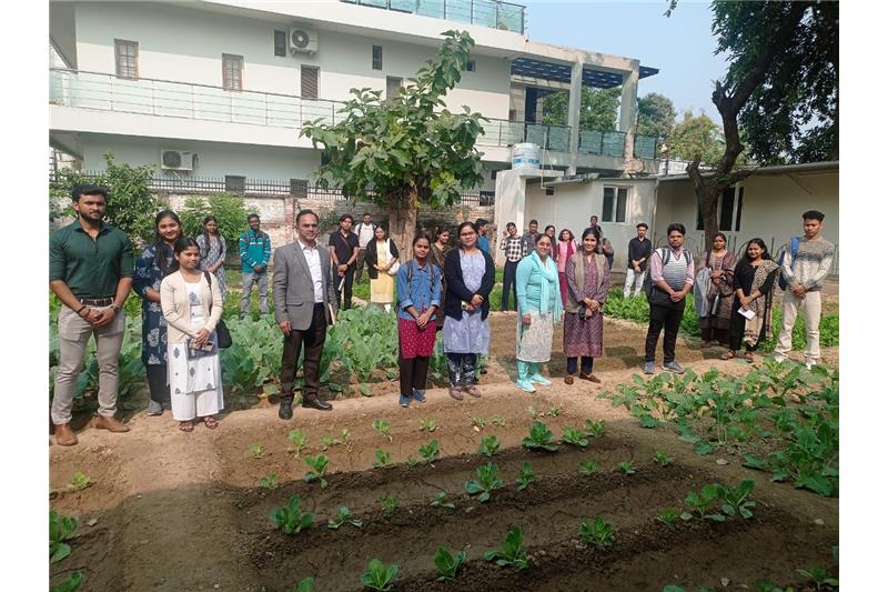 Dr Lalima, Deptt of Education, BBAU Lucknow alongwith  05 Teachers  and 30 students visited at Cheshire home & met to the residents and donated fruit items