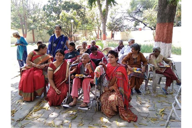 Pioneer Montessori Inter college" Geeta Palli Alambagh visited the Cheshire Home 