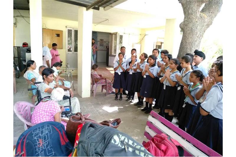 The Children and teachers of CMS Kanpur road Lucknow donated daily use items, old clothes 30 April 2019  