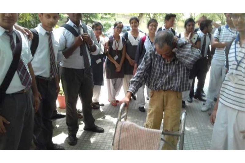 Children & Teachers from CMS visited the Cheshire Home 