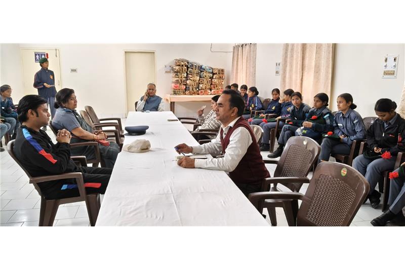 32  Cadets from 5 UP Air Sqn NCC Junior wing along with 1st Officer Mrs Sadhna Singh  & 1 CTO visited at Cheshire home and interacted with the residents