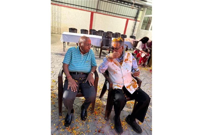 Holi celebrities at Cheshire Home