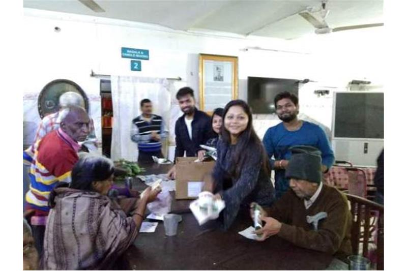 Ms Pragya Singh and others accompanying her came to the Cheshire home and distributed veg rolls and Coffee