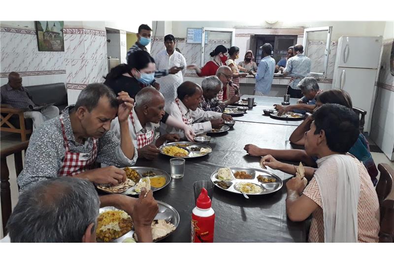 Ms Reena Srivastava has sponsored dinner today and donated Sanitizer 05 ltrs and Disposable mask 100 nos