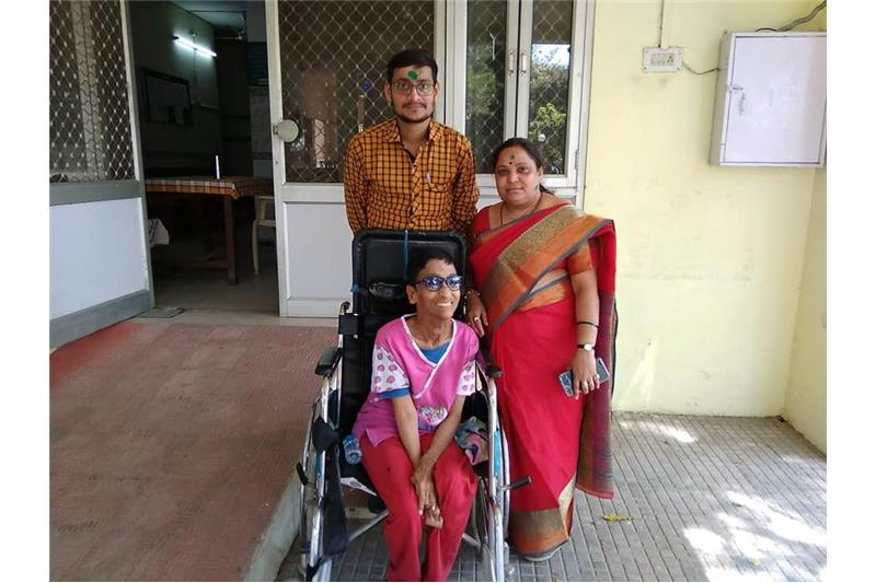 Pioneer Montessori Inter college" Geeta Palli Alambagh visited the Cheshire Home 