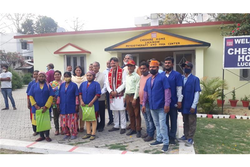 Dr Rajeshwar Singh Vidhayak Srojininagar area lucknow visited home and distributed new clothes residents & staffs