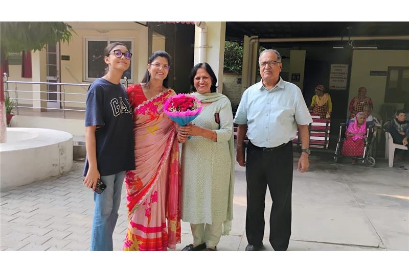 Mrs Nisha Singh, Dy Director of SKD Group Lucknow alongwith her daughter Ms Aditi Singh visited 