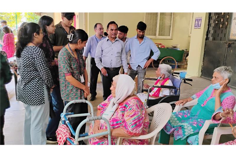 Dr Tushar Singh and Dr Vidushi Srivastava, Asst Prof. alongwith 26 students from Amity University Lucknow