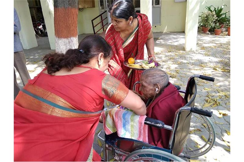 Pioneer Montessori Inter college" Geeta Palli Alambagh visited the Cheshire Home 