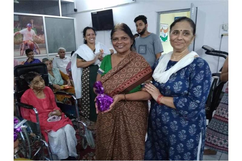 Dr. Sanjana Misra from "SPANDAN GROUP" with 10 People came to Cheshire Home